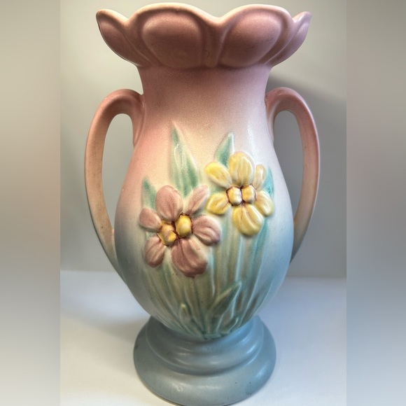 Vintage Hull Pottery #406 Pastel Pink & Blue Iris 7 1/2" Vase USA Flowers Floral - Picture 1 of 8